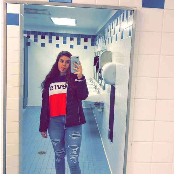 Profile Picture of Jessie Carhart (@jesscarhart) on Poshmark