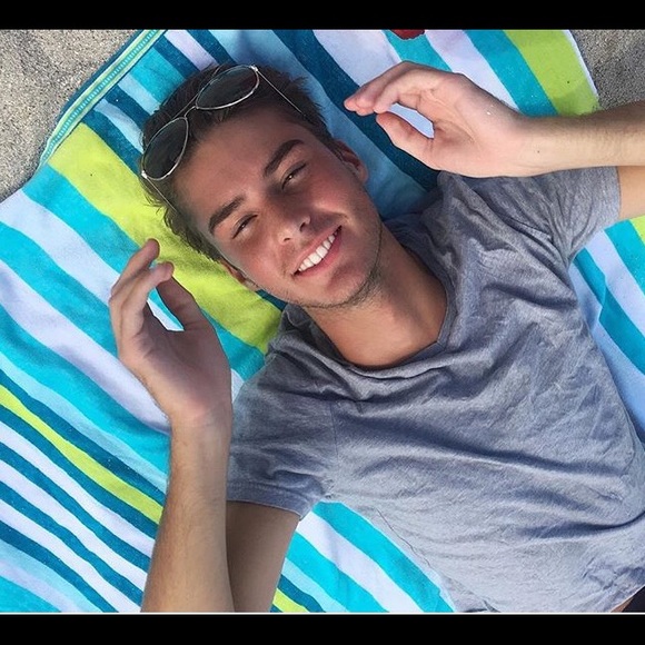 Profile Picture of James Rauh (@james002751399) on Poshmark