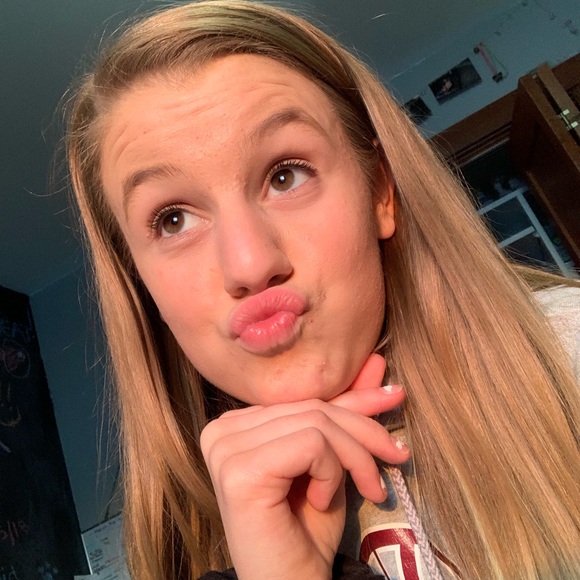 Profile Picture of Haley Radtke (@haleyradtke) on Poshmark
