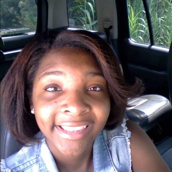 Profile Picture of Briana Powell (@brebretishay) on Poshmark
