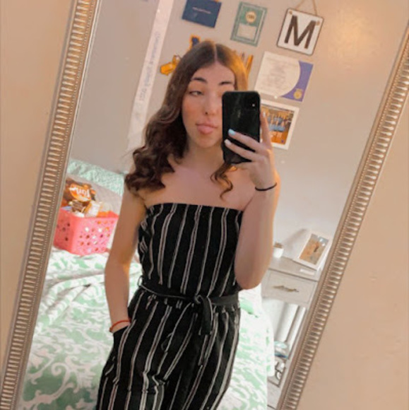 Profile Picture of Makayla Pitzner (@pitznermakayla) on Poshmark