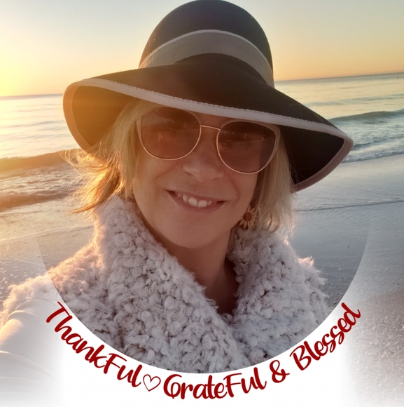 Profile Picture of Sarah Longley (@sarah_longley) on Poshmark