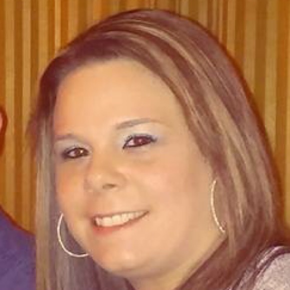 Profile Picture of Felicia Scarpena (@fscarpena1980) on Poshmark