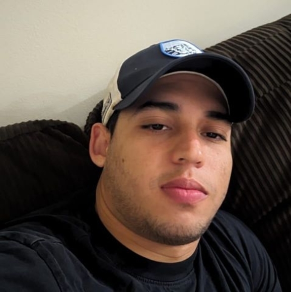 Profile Picture of Thomas Avendaño (@thomas12388) on Poshmark