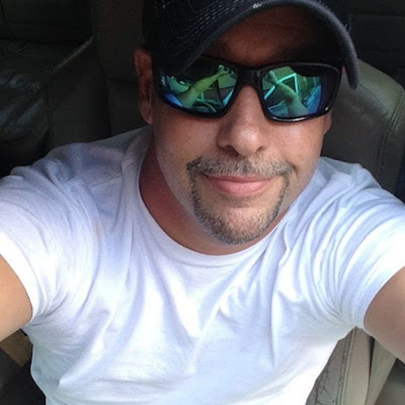 Profile Picture of Terry Bedenbaugh (@terrybedenbaugh) on Poshmark