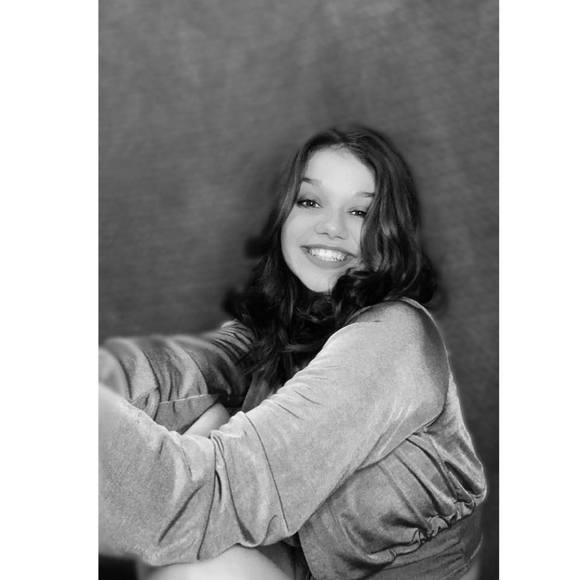 Profile Picture of Ashlyn Campbell (@ashlynpc17) on Poshmark