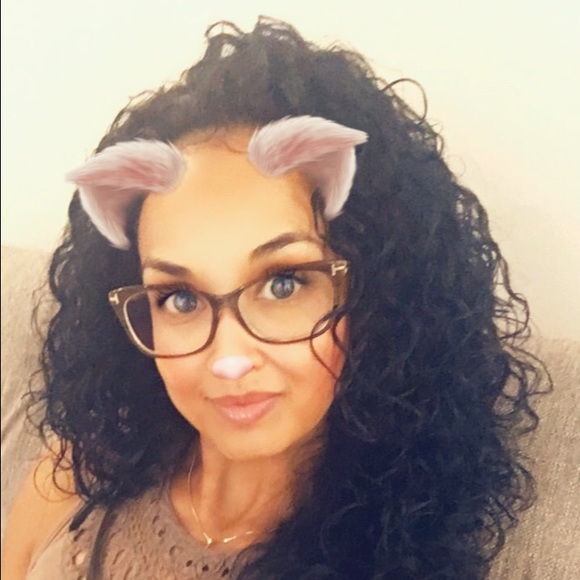 Profile Picture of Stacey Negron (@ika0x0) on Poshmark