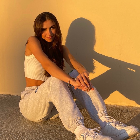 Profile Picture of Ashley Lamarca (@ashleylamarca) on Poshmark