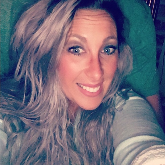 Profile Picture of Tara Calcanis (@tcalcanis86) on Poshmark