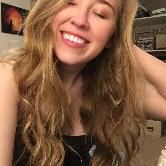 Profile Picture of Shannon Dobney (@shannondobney) on Poshmark