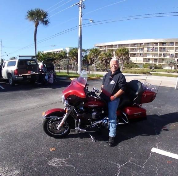 Profile Picture of Bruce Meyer (@brucemeyer747) on Poshmark