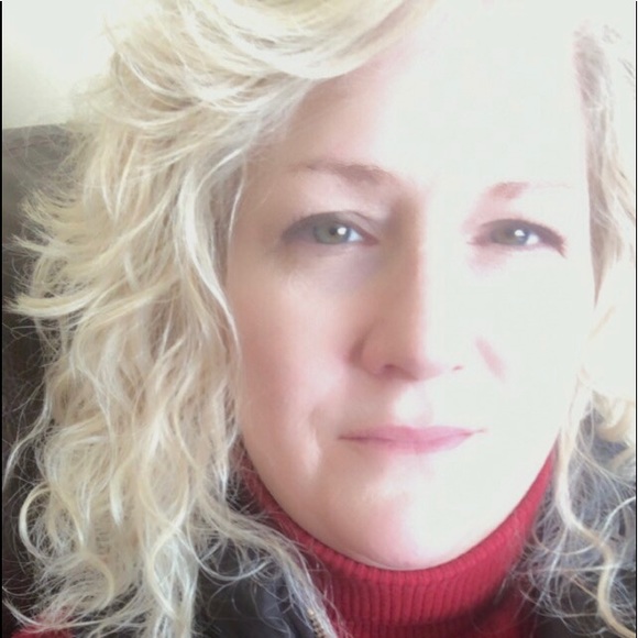 Profile Picture of Michele Blasinski (@mblasinski) on Poshmark