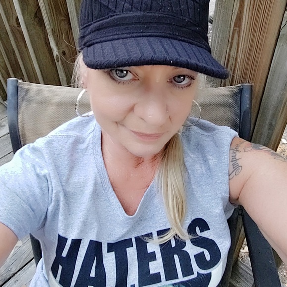 Profile Picture of Matti Pendry (@mattipendry) on Poshmark