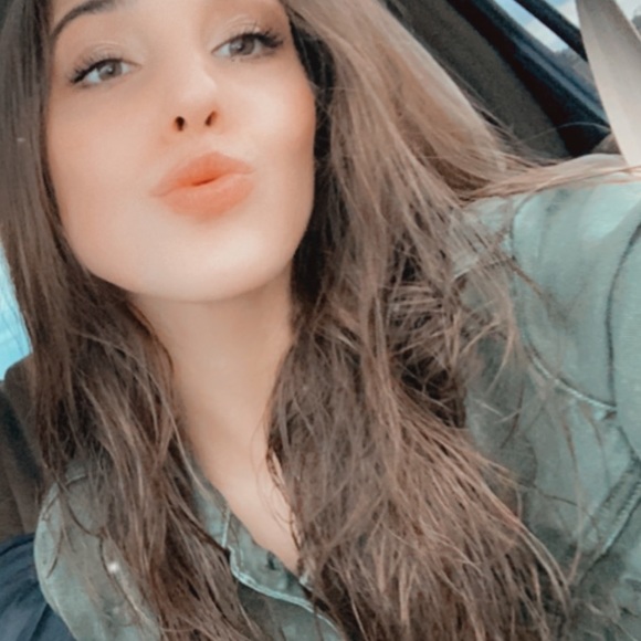 Profile Picture of Carherine Zickert (@cathys_clothes_) on Poshmark