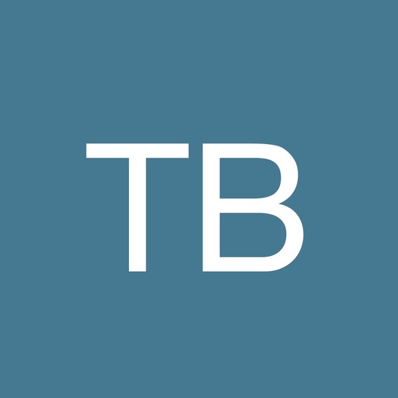 Profile Picture of Tonya Brayman (@lhjkjhb344) on Poshmark