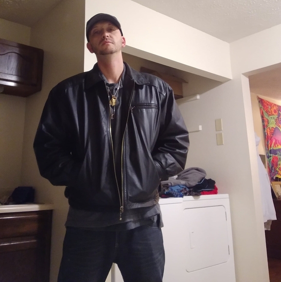 Profile Picture of Derrick Newton (@derricknewto227) on Poshmark
