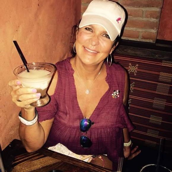 Profile Picture of Lori Winstead (@fretnt) on Poshmark