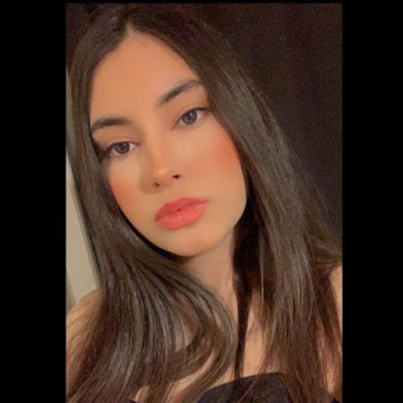 Profile Picture of Lena Rajaian (@lenarajaian) on Poshmark