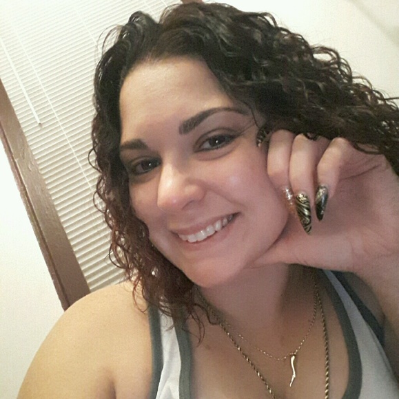 Profile Picture of Jessica Yearout (@yearoutj) on Poshmark