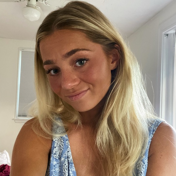 Profile Picture of Aoife Duffy (@aoife_duffy) on Poshmark