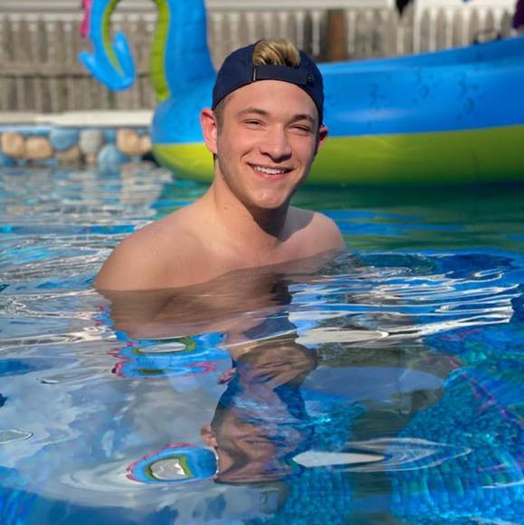 Profile Picture of Nicholas Hayes (@nicholashaye200) on Poshmark