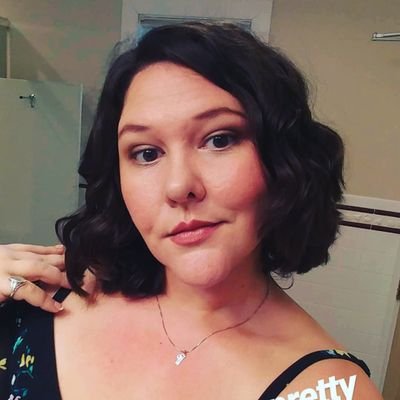 Profile Picture of Molly Harper (@mollytheharper) on Twitter