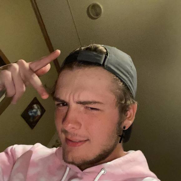 Profile Picture of Steven Golden (@stevengolden) on Poshmark