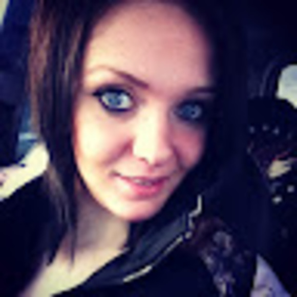 Profile Picture of Jennifer Spencer (@jenniferspen624) on Poshmark