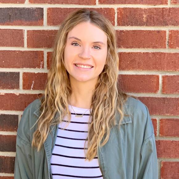 Profile Picture of Dana Krizan (@danakrizan) on Poshmark