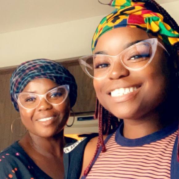 Profile Picture of Gloria Simons (@gloriasimons) on Poshmark