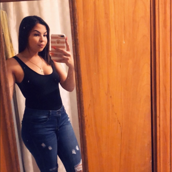 Profile Picture of Gabriella Pedroza (@ohgabbbz) on Poshmark