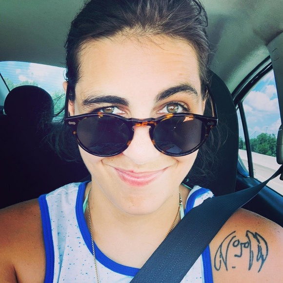 Profile Picture of Luisa Schmidt (@luisinha24) on Poshmark