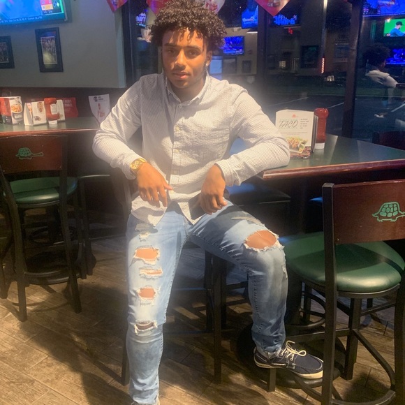 Profile Picture of Ervin Phillips (@ervsp) on Poshmark