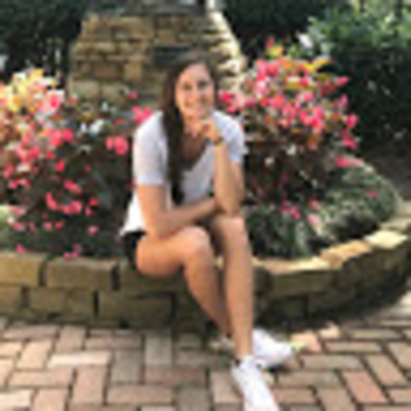 Profile Picture of Erin Knepple (@erinknepple) on Poshmark