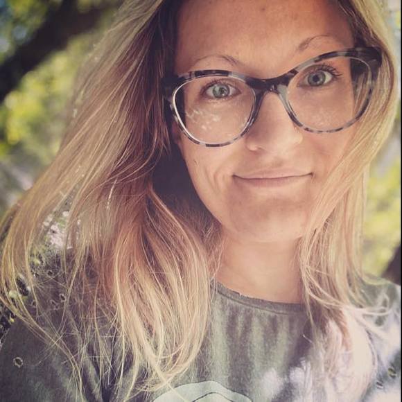 Profile Picture of Danielle Gauthier (@tootsiepop_9) on Poshmark