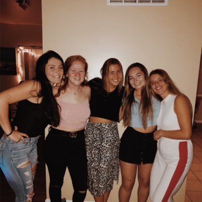 Profile Picture of Gillian (@gillian_gunn) on Twitter