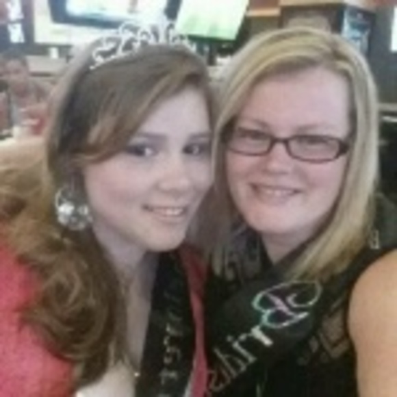 Profile Picture of Jamie Plueger (@jamieplueger) on Poshmark