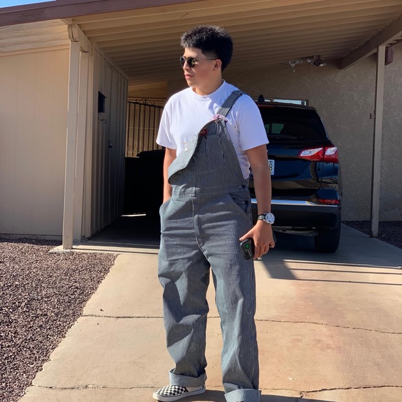 Profile Picture of Lorenzo Becerra (@lorenzo6996) on Poshmark