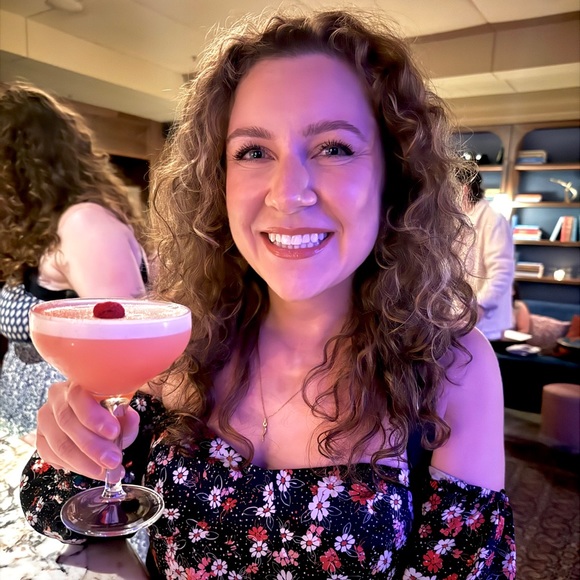 Tina Fioretti - Poshmark Profile Picture of Tina Fioretti (@tinafioretti) on Poshmark