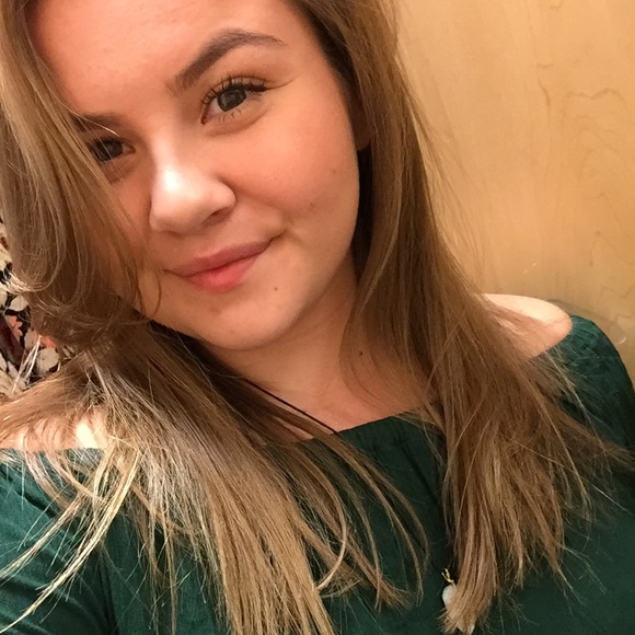 Paulina Akerman - Poshmark Profile Picture of Paulina Akerman (@pppppollyy) on Poshmark