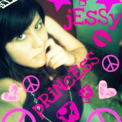 Profile Picture of Yesenia Zapata (@MiniJezzy) on Twitter