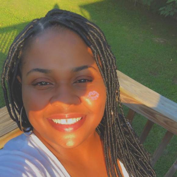 Profile Picture of Nikki Simms (@ncents02) on Poshmark