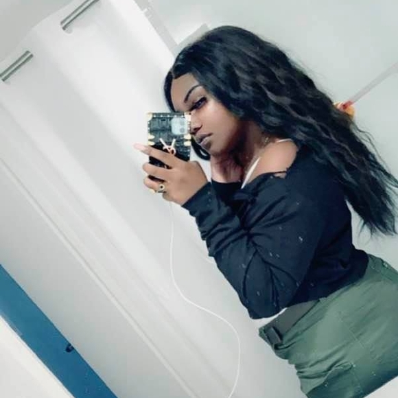 Profile Picture of Quartrice Grissett (@trulyabeaut) on Poshmark