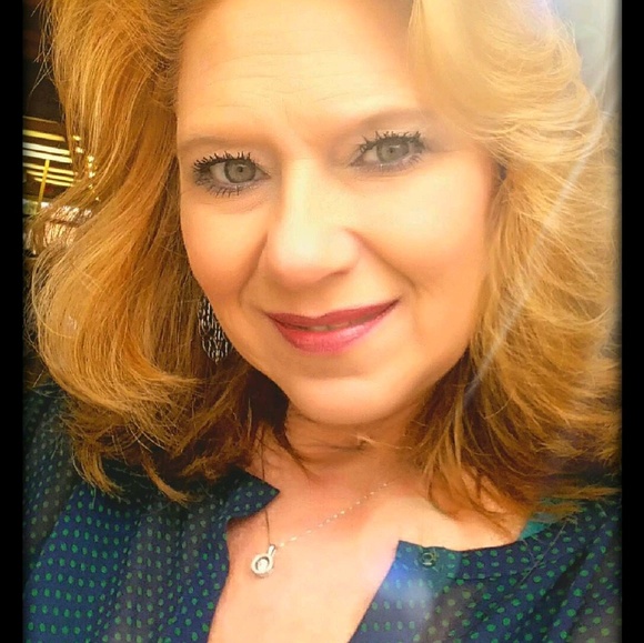 Profile Picture of Robin Needham (@justylyn2) on Poshmark