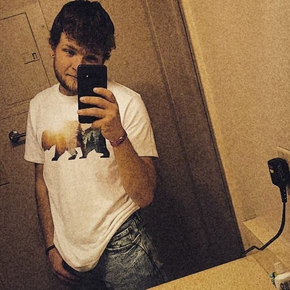 Profile Picture of Chris Shaw (@chrisshaw570) on Poshmark