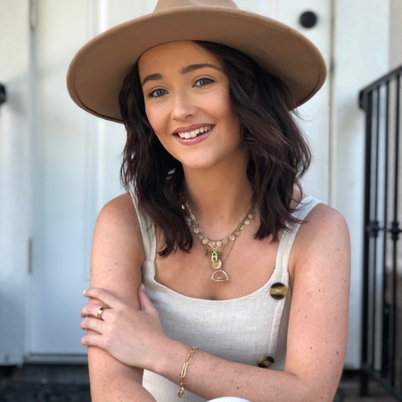 Profile Picture of Shannon Enright (@shanenright) on Poshmark