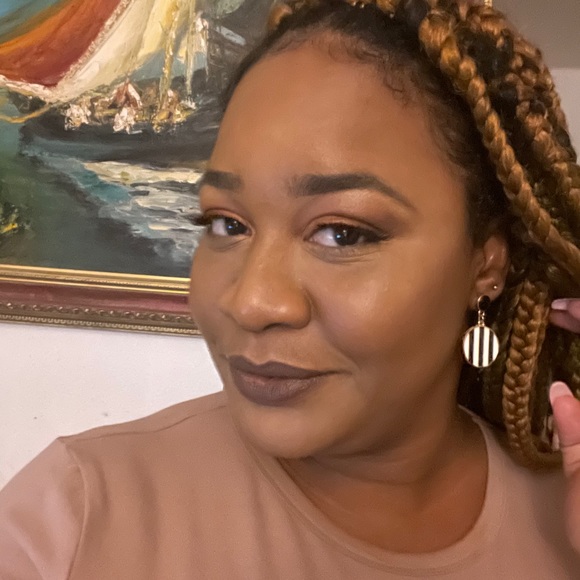 Profile Picture of Shannon Copeland (@shannonc91) on Poshmark