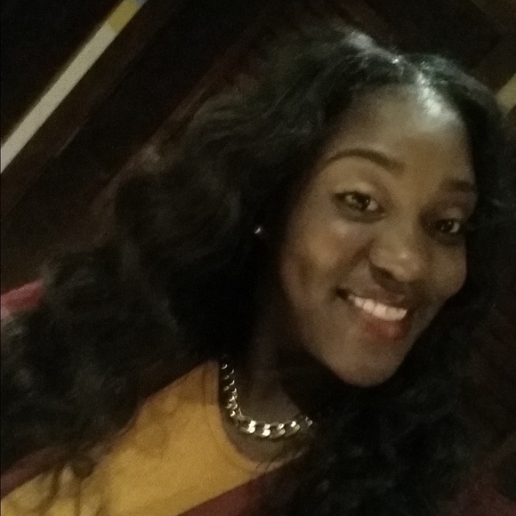 Profile Picture of Frances James (@francesjames001) on Poshmark
