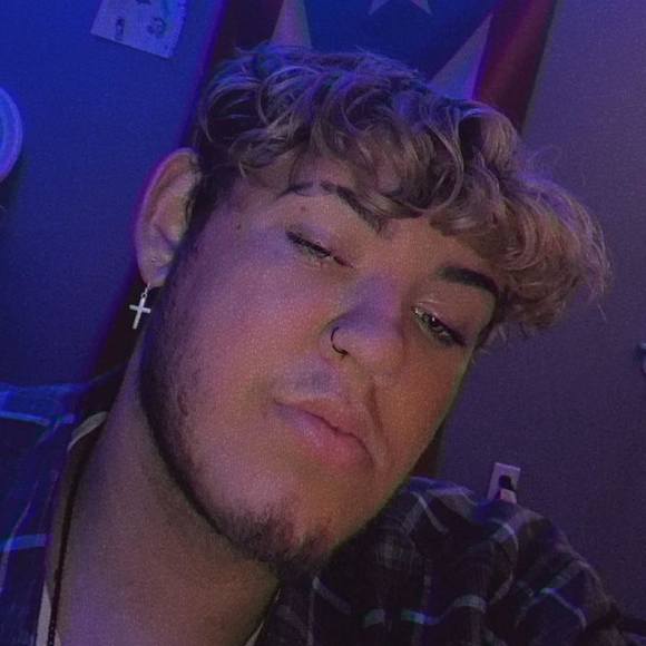 Profile Picture of Jeff Kampe (@kampejeffrey) on Poshmark