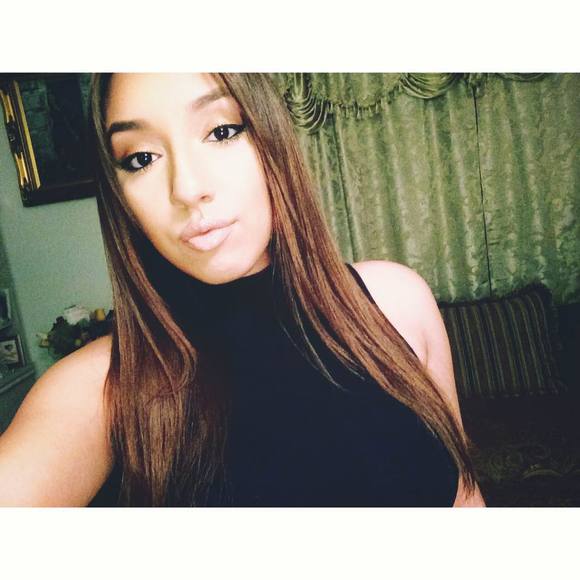 Profile Picture of Yomaira Hernandez (@yomairaax3) on Poshmark